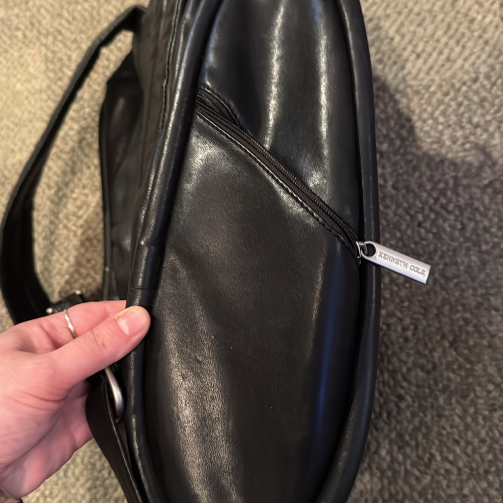 Vintage Kenneth Cole Black Leather Backpack with Silver Accents Unisex * - Picture 6 of 13